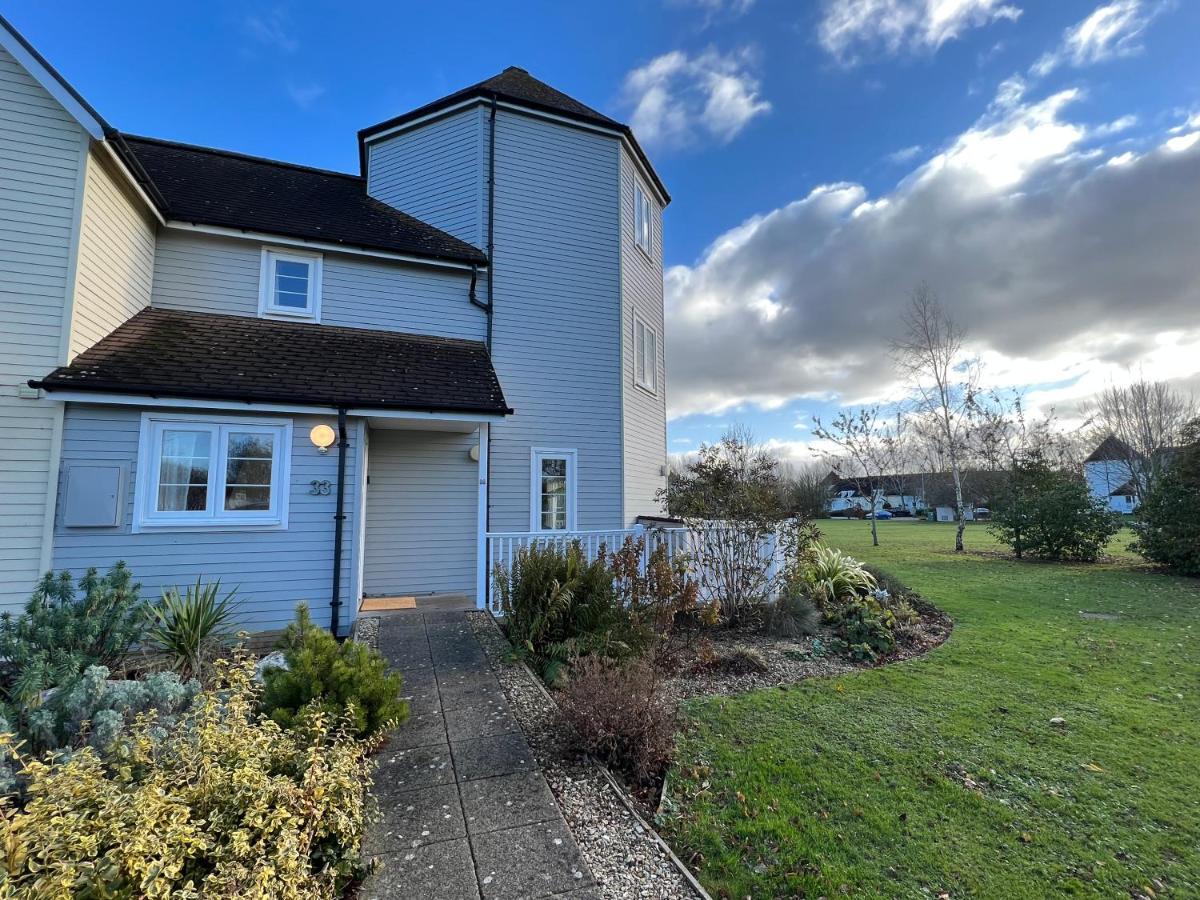 Barnsley, Turret House Windrush Lake South Cerney Exterior foto